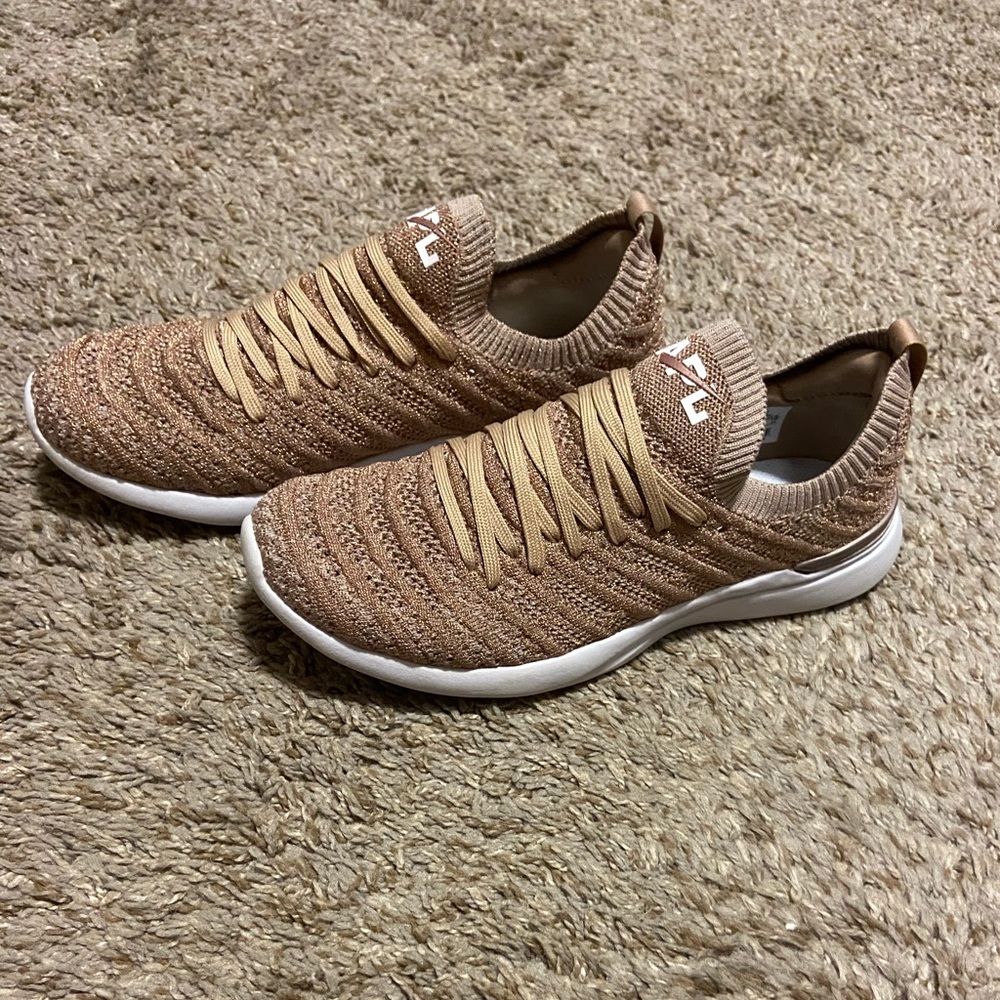 APL shoes